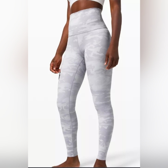 Lululemon Wunder Under Super High Rise Tight - Size 8 - Picture 1 of 5